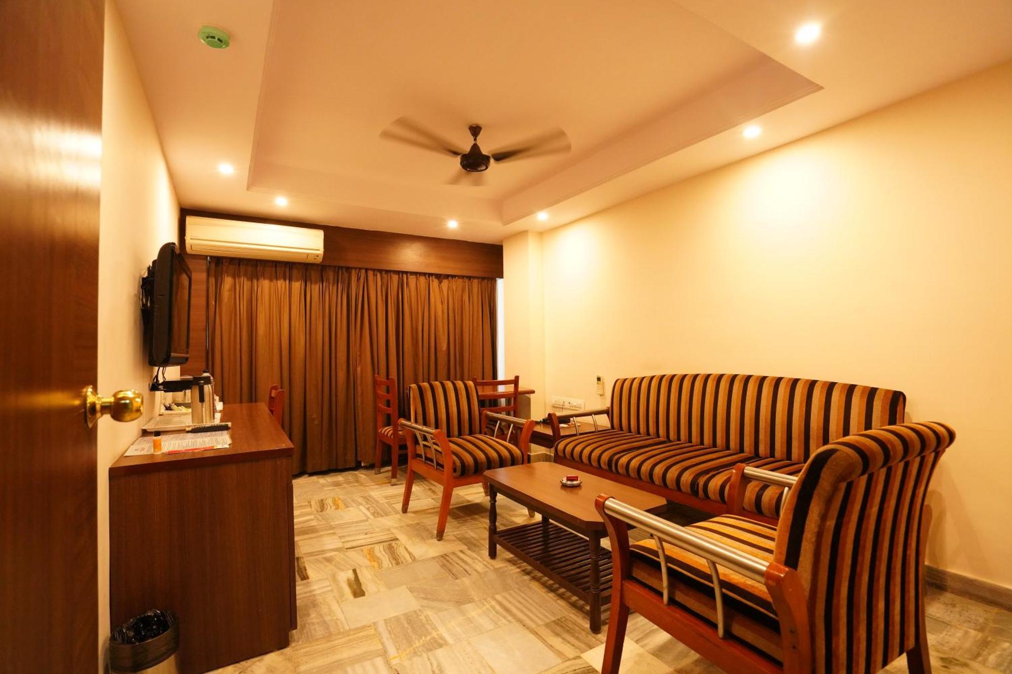 Jaya Residency Hotel Kakinada Exterior photo